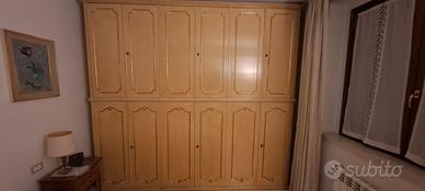 armadio in legno fatto a mano 
