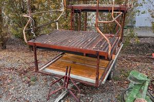 Carro agricolo con pedane apribili per frutteto