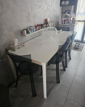 tavolo più 4 sedie da cucina 