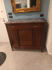 Elegante Mobile in Legno Massello – Stile Classico