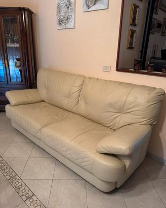 Divano in pelle 4 posti come nuovo!!