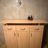 Piccola credenza moderna