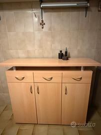 Piccola credenza moderna