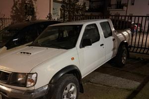 Nissan navara 5 posti pick uo