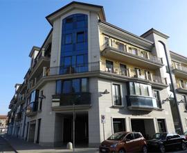 Negozio con vetrine uso investimento