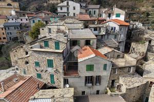 MULTILOCALE A CARPASIO