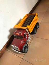 Camion Bruder