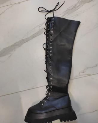 Stivali sopra il ginocchio stringati n39