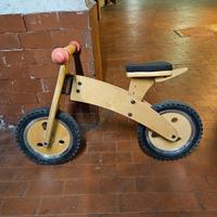 Bicicletta in legno per bambini