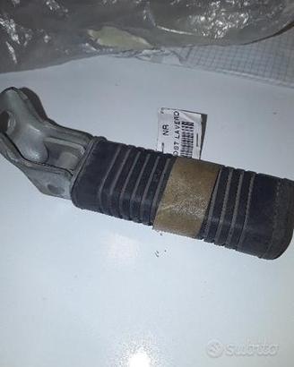 Poggiapiedi posteriore laverda cod.080a