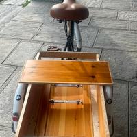 Triciclo. 3 ruote . Tre ruote. In milano