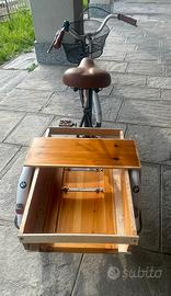 Triciclo. 3 ruote . Tre ruote. In milano