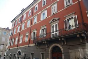 Via Diaz palazzo d'epoca