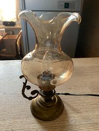 Lampada antica in ottone anni 50 ad ltezza 30 cm