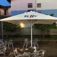 Ombrellone 4x4circa braccio centrale