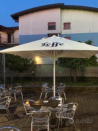 Ombrellone 4x4circa braccio centrale