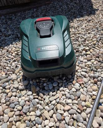 robot tosa erba