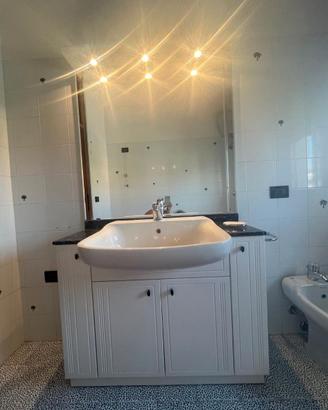 Mobile bagno con lavabo