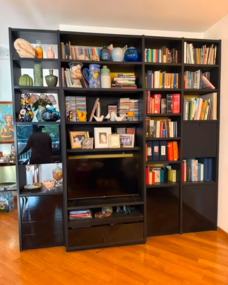 Libreria lacata e lucida 