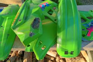 Blocco plastiche e serbatoio kx 125/250 anni 89/91
