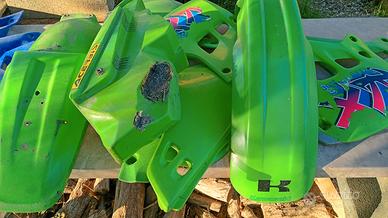 Blocco plastiche e serbatoio kx 125/250 anni 89/91