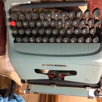 Macchina da scrivere olivetti 44