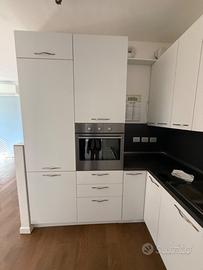 Cucina Componibile Bianca ad Angolo