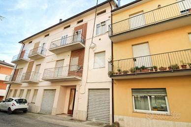 TRIFAMILIARE A MONTE URANO