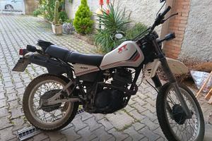MOTO Yamaha XT 400 1986