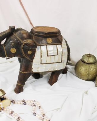 Elefante indiano in legno, ottone e madreperla