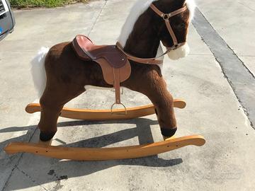 Grande cavallo a dondolo