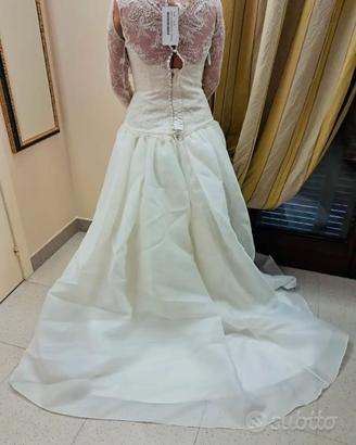 Diversi abiti da sposa