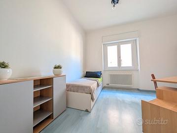 Camera singola arredata in appartamento da ago