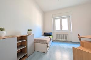 Camera singola arredata in appartamento da ago