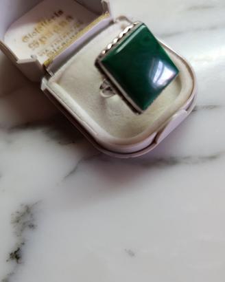 anello con pietra 