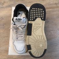 SNEAKERS CLC LOW IN PELLE BIANCA E SUEDE NERA

