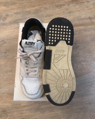 SNEAKERS CLC LOW IN PELLE BIANCA E SUEDE NERA

