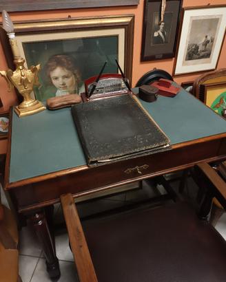 Sedia e scrivania , primi del '900