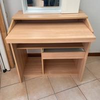 scrivania IKEA mai usata come nuova