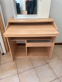 scrivania IKEA mai usata come nuova