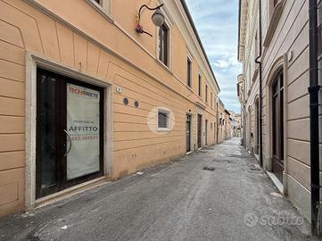 NEGOZIO A L'AQUILA