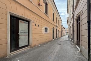 NEGOZIO A L'AQUILA