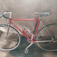 Bici rossa usata