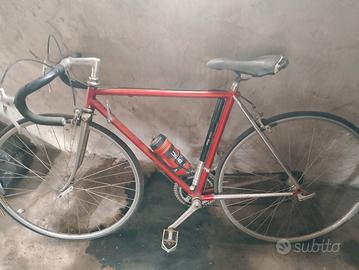 Bici rossa usata