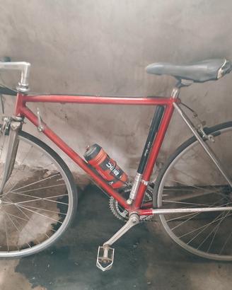 Bici rossa usata