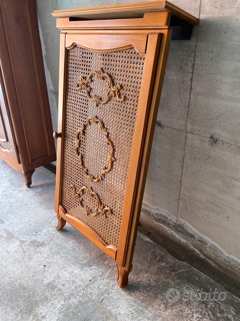 Copri termosifone in bambù e paglia di Vienna con legature in cuoio.  Edizioni Molto - Molto Collectibles