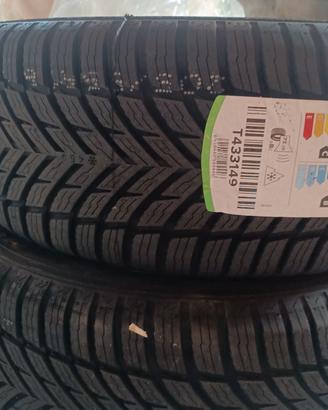 4 Nokian nuove 205 55 16 v91 4 stagioni