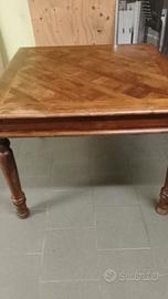 tavolo quadrato in legno noce a lisca di pesce 