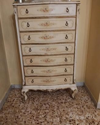 cassettiera in stile veneziano