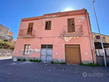 Palazzo / Stabile di 275 m² con più di 5 locali a 